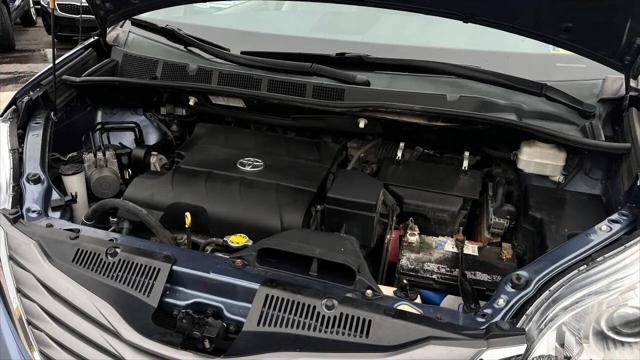 2014 Toyota Sienna XLE V6 8 Passenger
