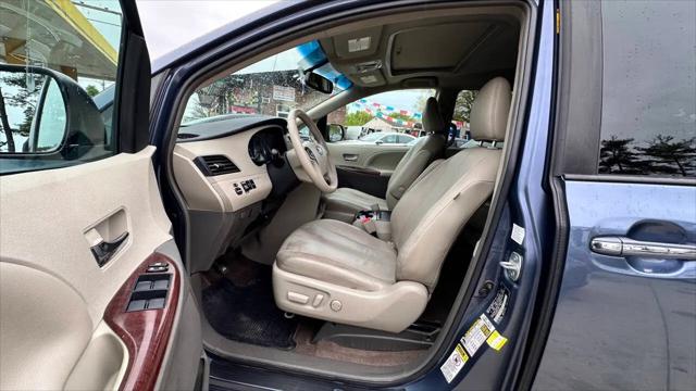 2014 Toyota Sienna XLE V6 8 Passenger