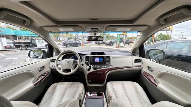 2014 Toyota Sienna XLE V6 8 Passenger