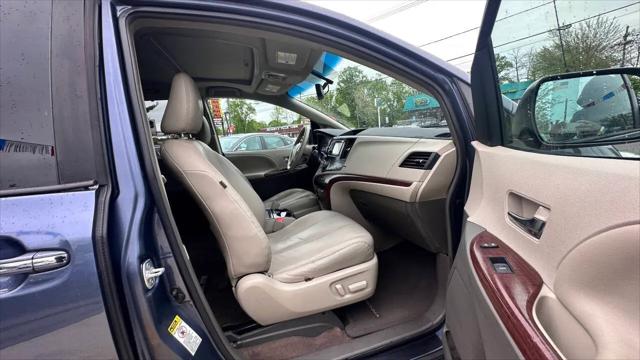 2014 Toyota Sienna XLE V6 8 Passenger