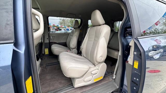 2014 Toyota Sienna XLE V6 8 Passenger