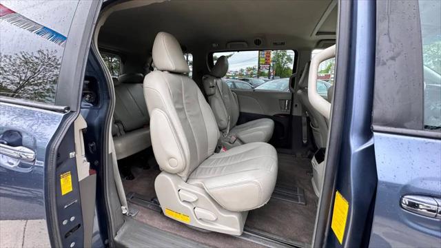 2014 Toyota Sienna XLE V6 8 Passenger