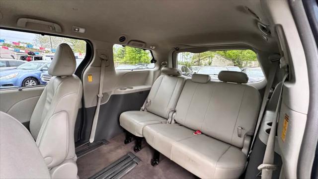 2014 Toyota Sienna XLE V6 8 Passenger