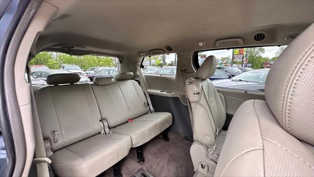 2014 Toyota Sienna XLE V6 8 Passenger