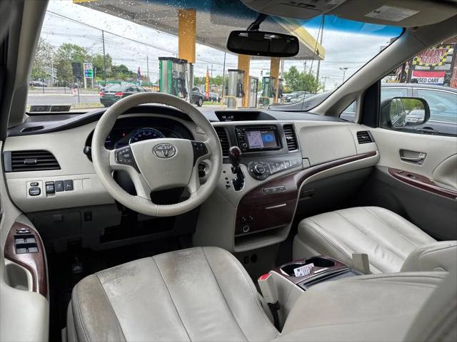 2014 Toyota Sienna XLE V6 8 Passenger