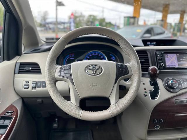 2014 Toyota Sienna XLE V6 8 Passenger