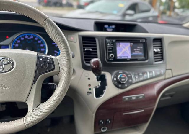 2014 Toyota Sienna XLE V6 8 Passenger