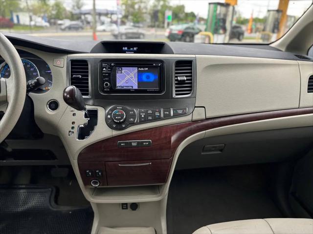 2014 Toyota Sienna XLE V6 8 Passenger