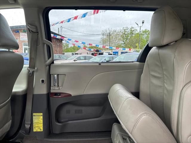 2014 Toyota Sienna XLE V6 8 Passenger