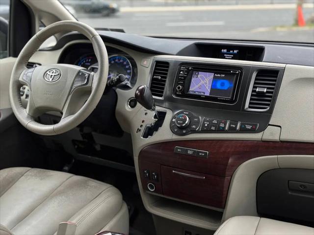 2014 Toyota Sienna XLE V6 8 Passenger