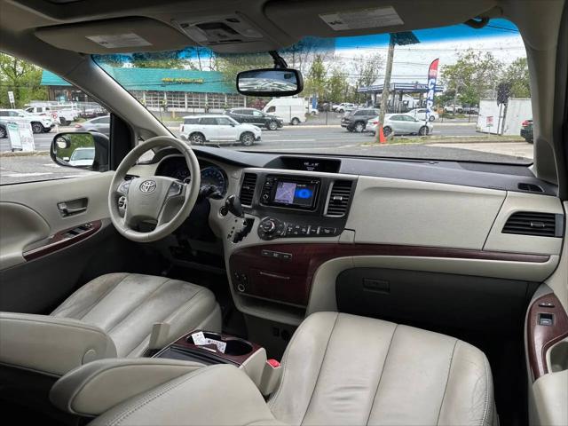 2014 Toyota Sienna XLE V6 8 Passenger