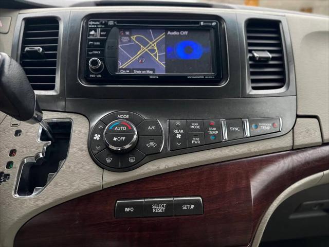 2014 Toyota Sienna XLE V6 8 Passenger