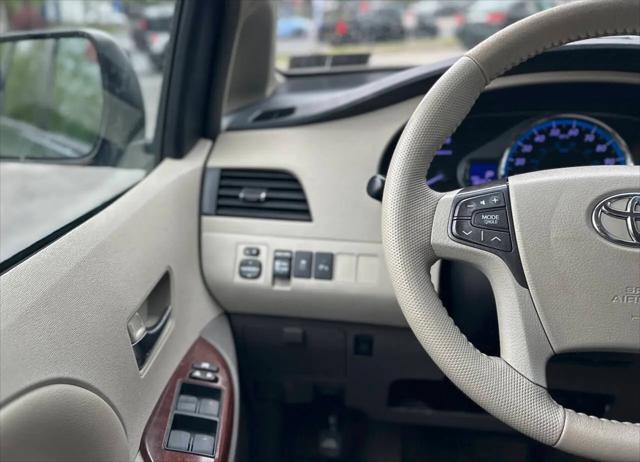 2014 Toyota Sienna XLE V6 8 Passenger