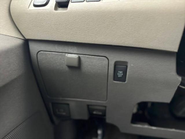 2014 Toyota Sienna XLE V6 8 Passenger
