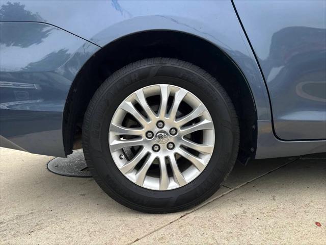 2014 Toyota Sienna XLE V6 8 Passenger