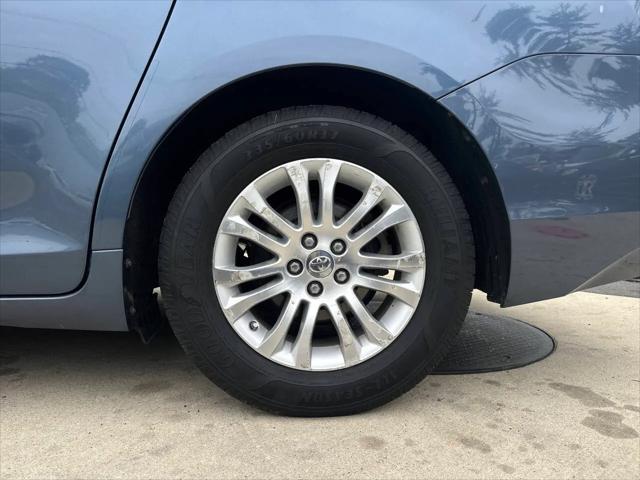 2014 Toyota Sienna XLE V6 8 Passenger
