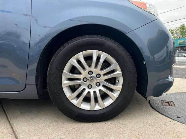 2014 Toyota Sienna XLE V6 8 Passenger
