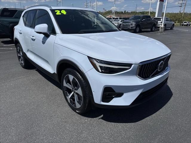 2024 Volvo XC40 B5 Plus Bright Theme