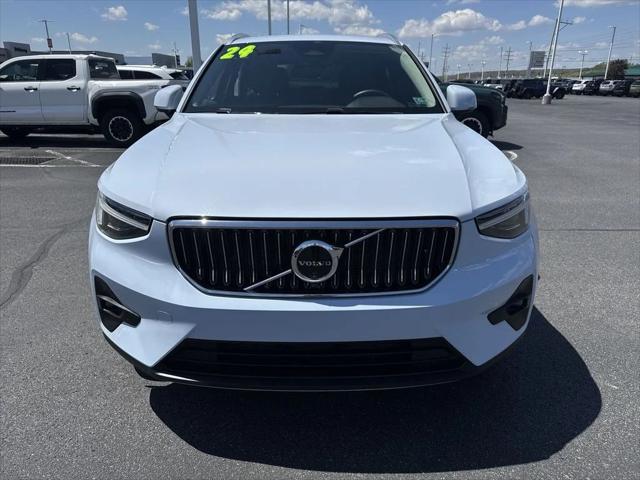2024 Volvo XC40 B5 Plus Bright Theme