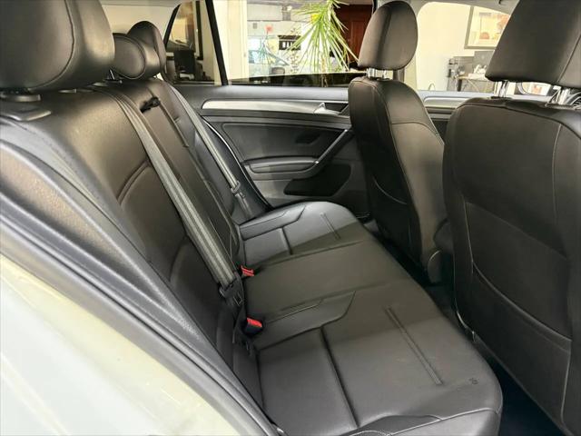 2018 Volkswagen Golf TSI S