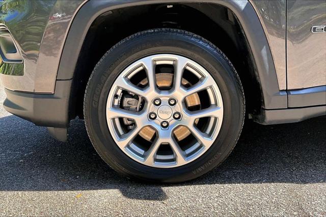 2023 Jeep Compass Latitude Lux FWD