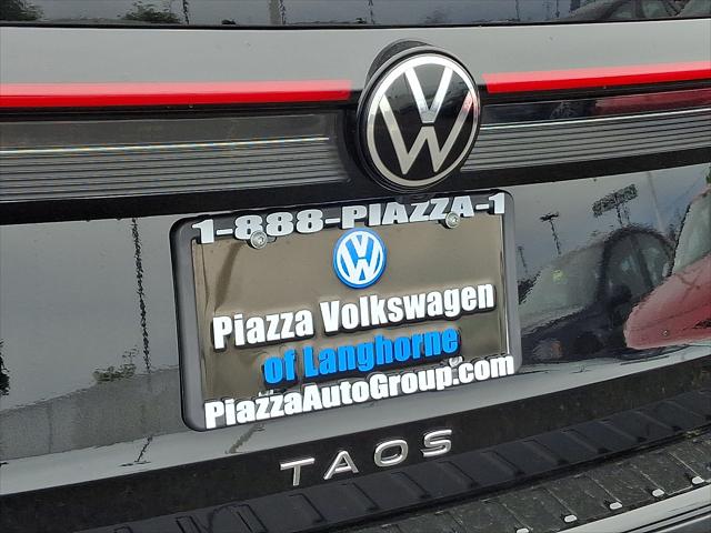 2026 Volkswagen Taos SE Black