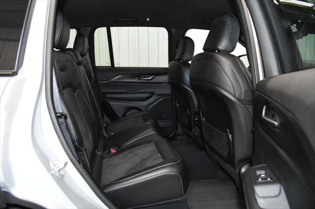 2025 Jeep Grand Cherokee Altitude 4x4