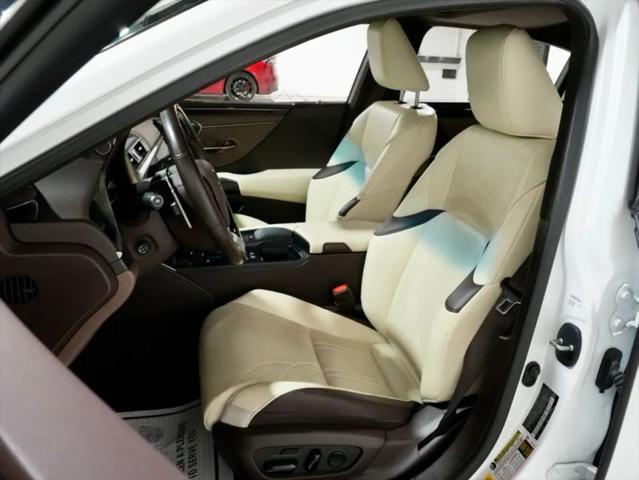 2021 Lexus ES 300h Ultra Luxury
