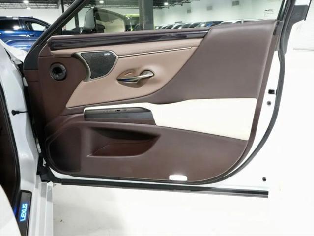 2021 Lexus ES 300h Ultra Luxury