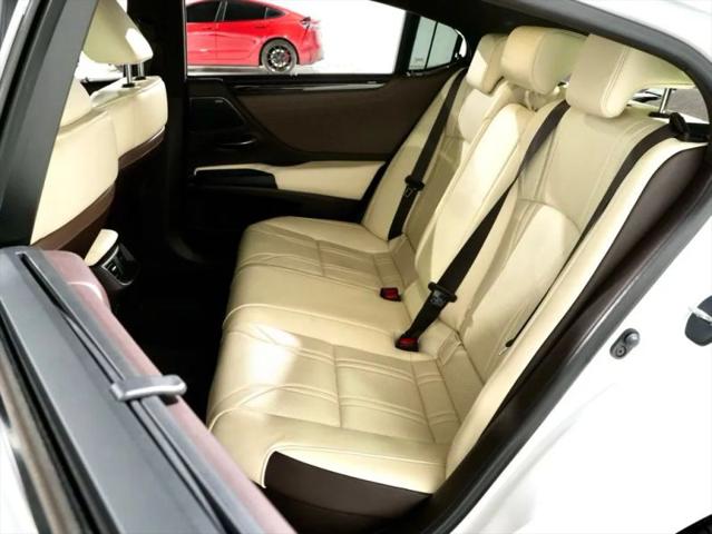 2021 Lexus ES 300h Ultra Luxury