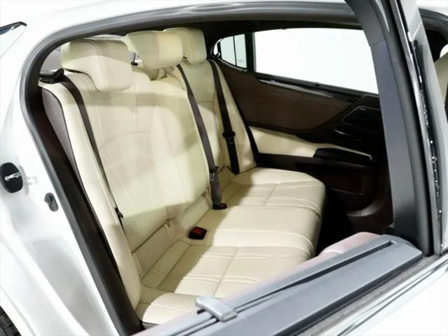 2021 Lexus ES 300h Ultra Luxury