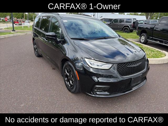 2024 Chrysler Pacifica Hybrid Premium S Appearance Pkg