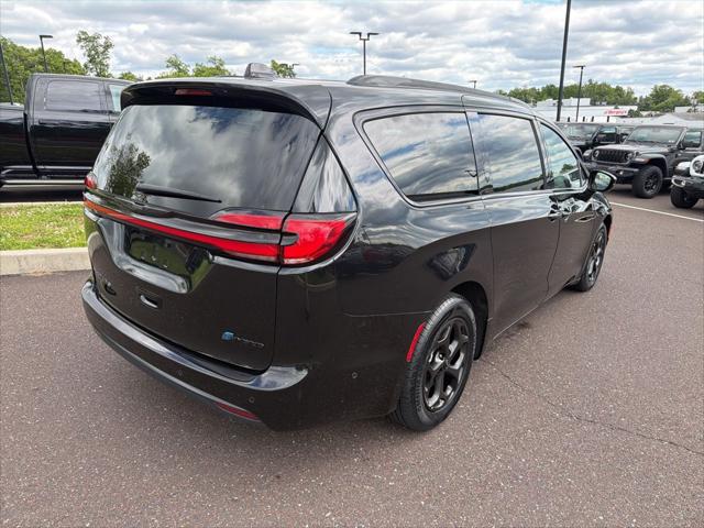 2024 Chrysler Pacifica Hybrid Premium S Appearance Pkg