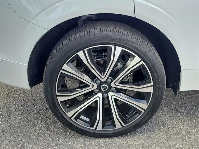 2023 Volvo XC60 B5 Ultimate Bright Theme