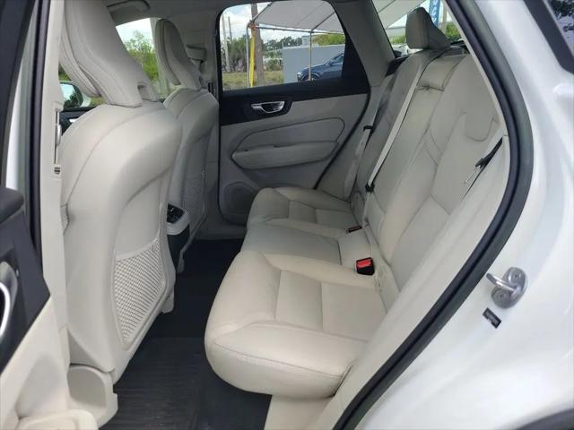 2023 Volvo XC60 B5 Ultimate Bright Theme