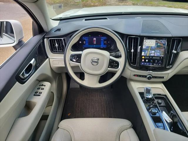 2023 Volvo XC60 B5 Ultimate Bright Theme