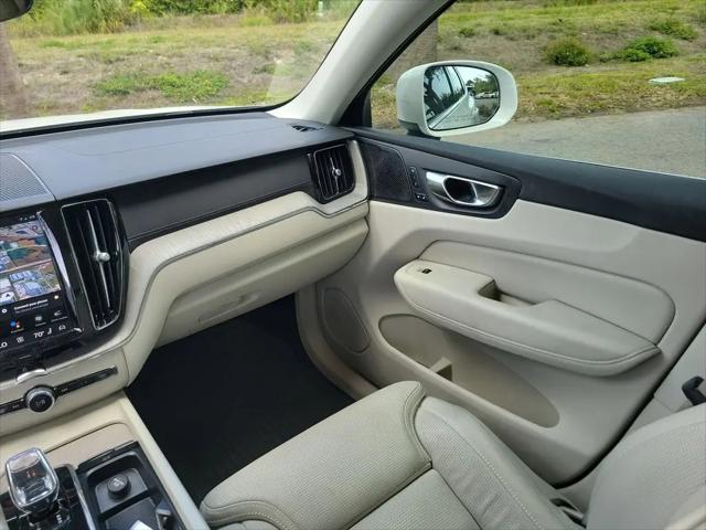 2023 Volvo XC60 B5 Ultimate Bright Theme