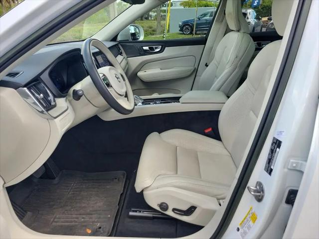 2023 Volvo XC60 B5 Ultimate Bright Theme