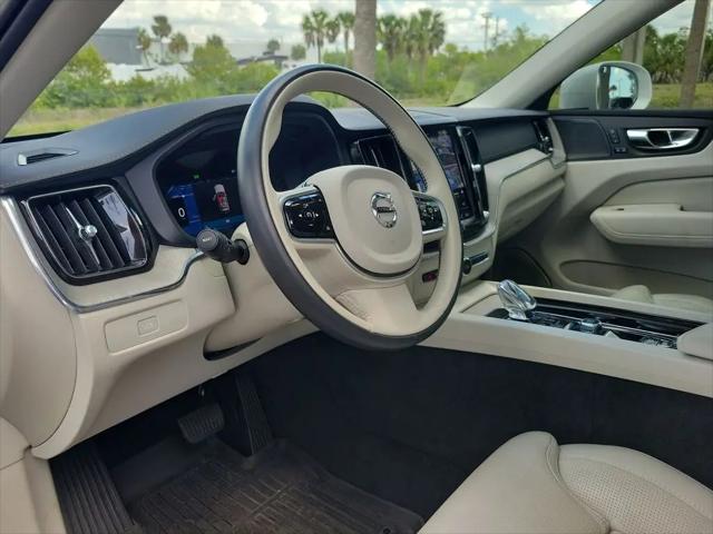 2023 Volvo XC60 B5 Ultimate Bright Theme