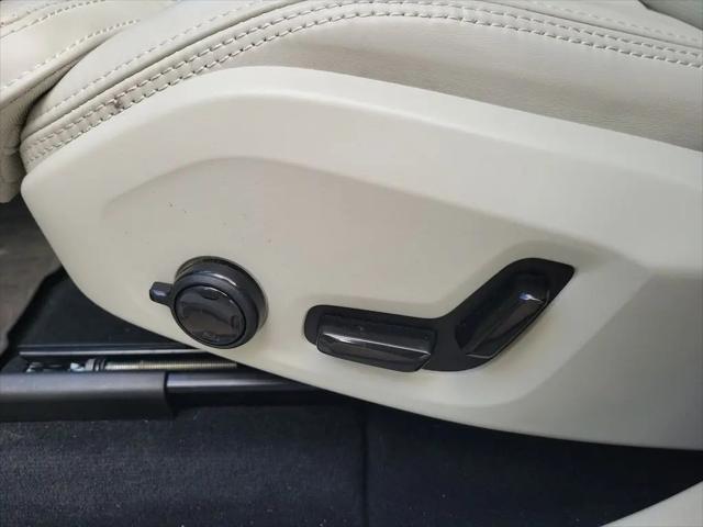 2023 Volvo XC60 B5 Ultimate Bright Theme