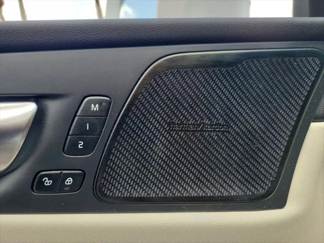 2023 Volvo XC60 B5 Ultimate Bright Theme