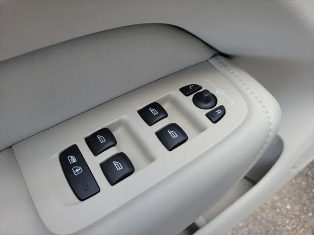 2023 Volvo XC60 B5 Ultimate Bright Theme