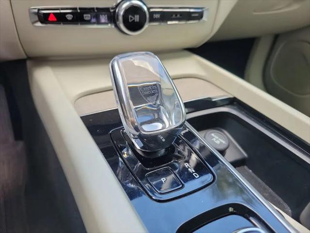 2023 Volvo XC60 B5 Ultimate Bright Theme