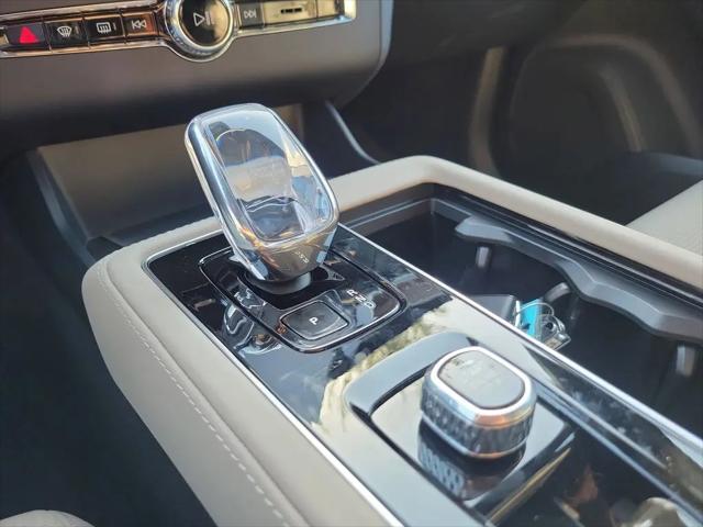 2026 Volvo XC90 Ultra, B6 AWD Gas (mild hybrid), Gasoline, Bright, 6 Seats