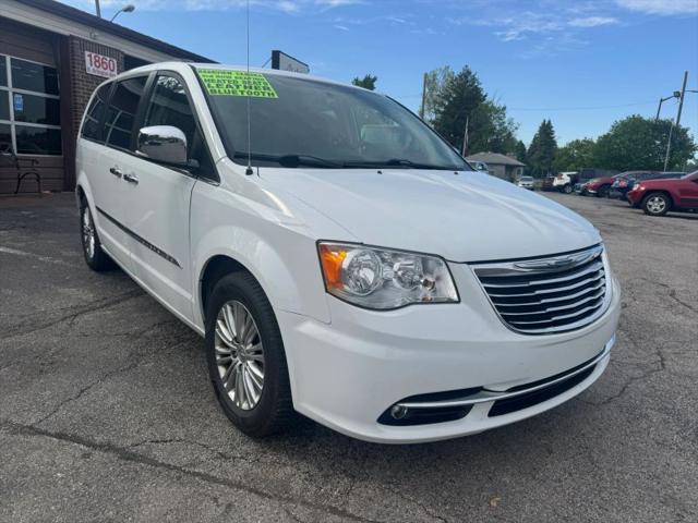 2015 Chrysler Town & Country Touring-L