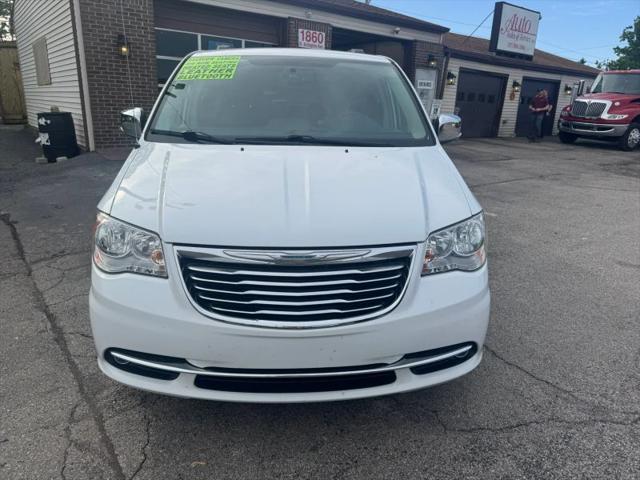 2015 Chrysler Town & Country Touring-L