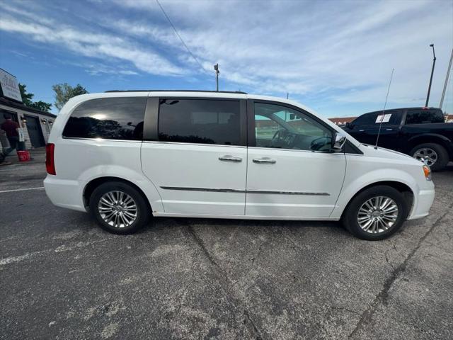2015 Chrysler Town & Country Touring-L