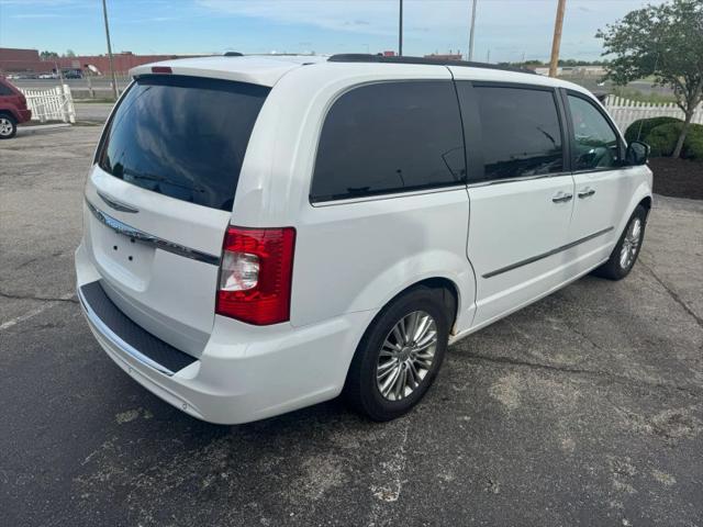 2015 Chrysler Town & Country Touring-L