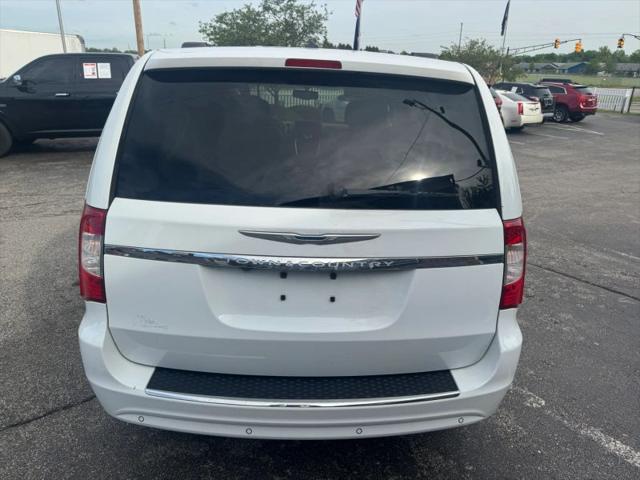 2015 Chrysler Town & Country Touring-L