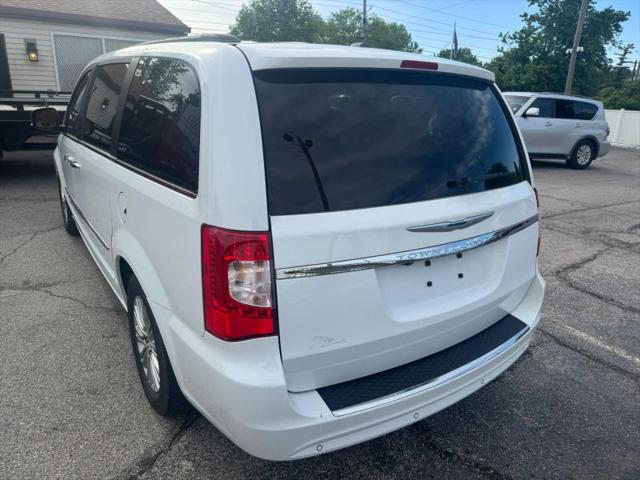 2015 Chrysler Town & Country Touring-L